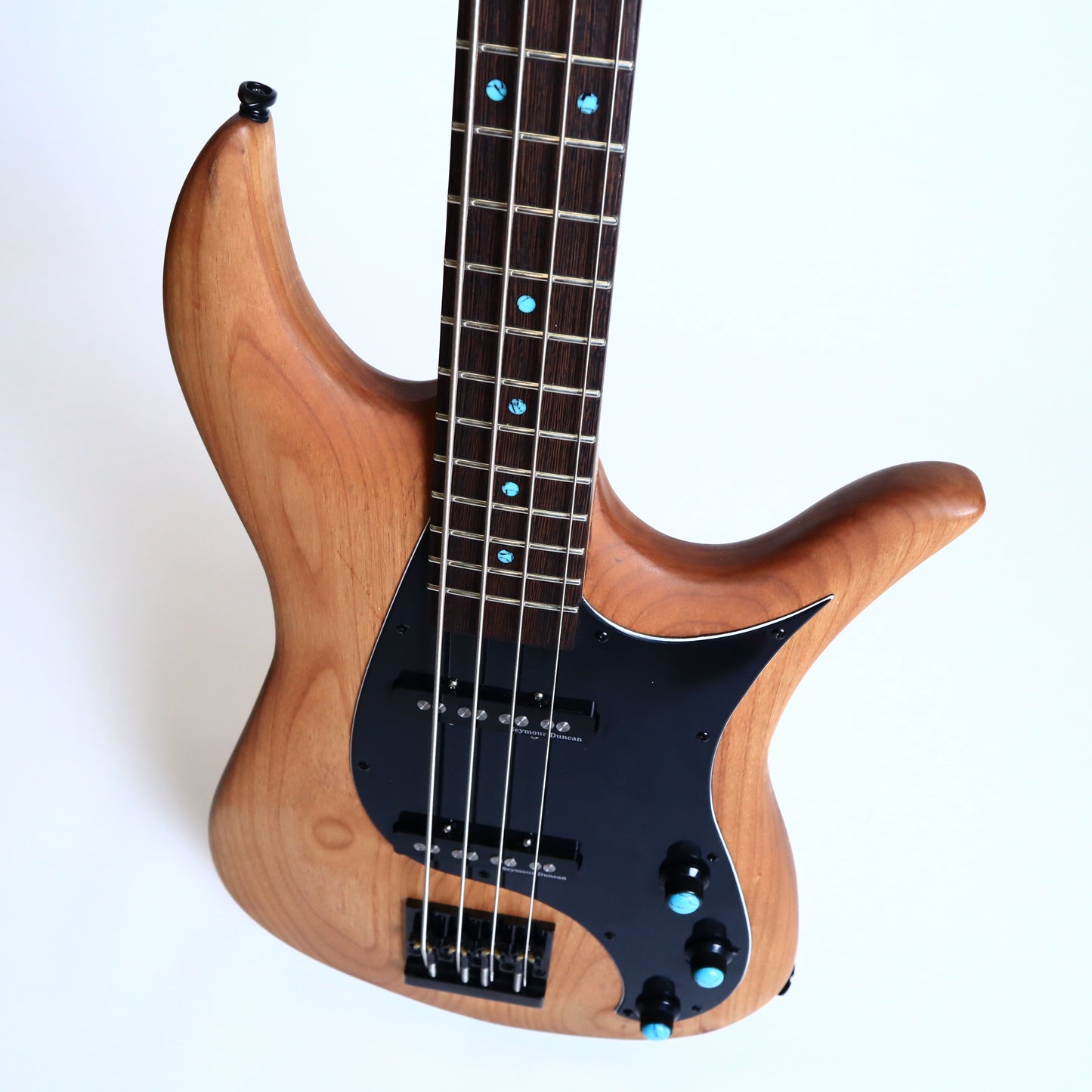 Wanderkauven Custom Bass Guitar - Seymour Duncan Pickups