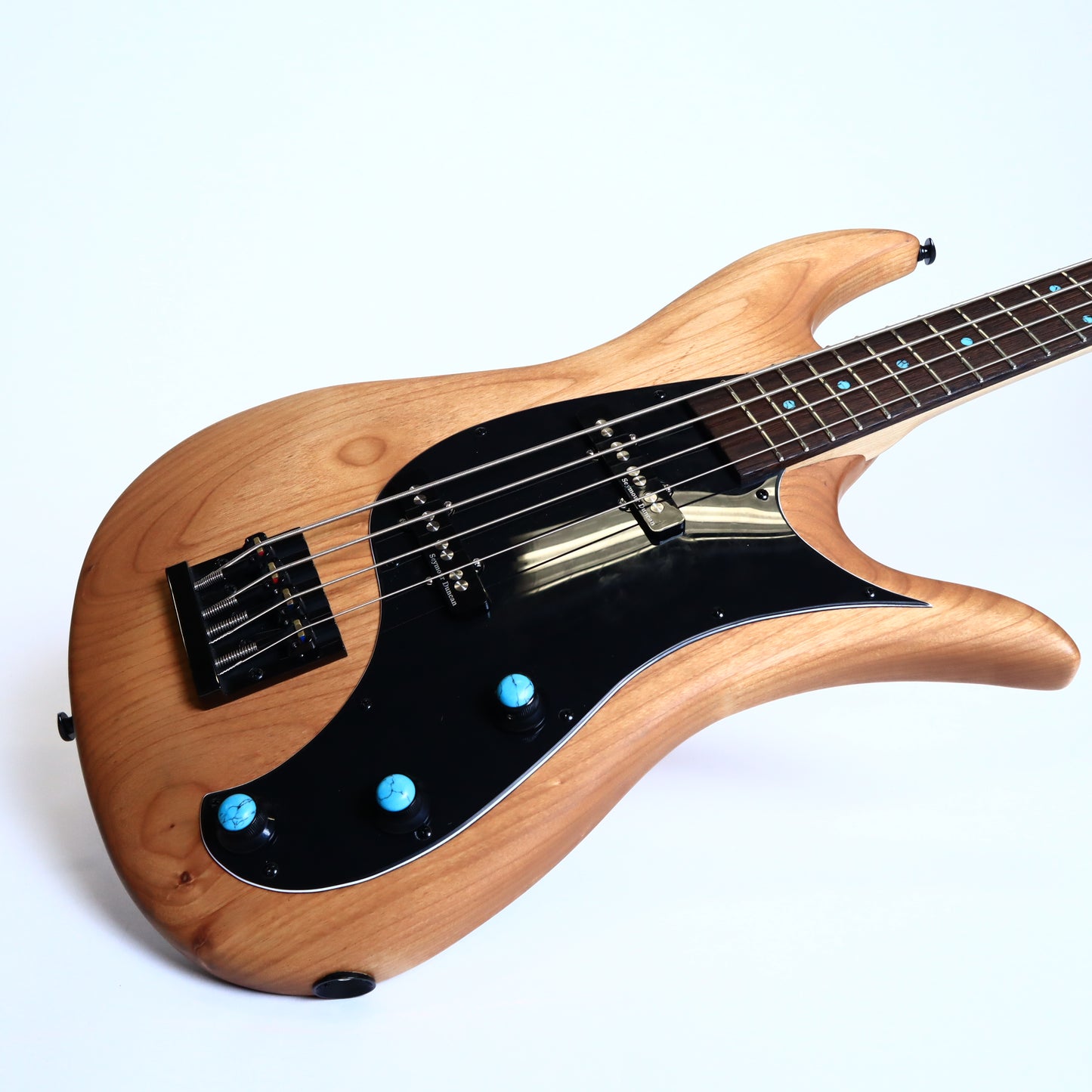Wanderkauven Custom Bass Guitar - Seymour Duncan Pickups