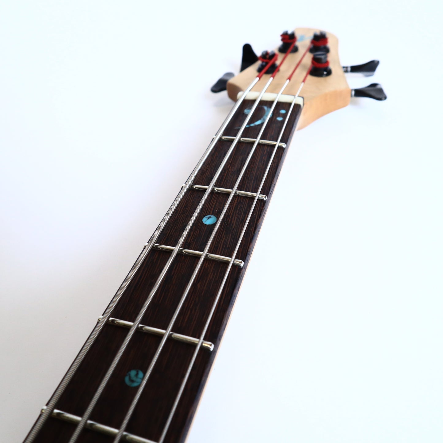 Wanderkauven Custom Bass Guitar - Seymour Duncan Pickups