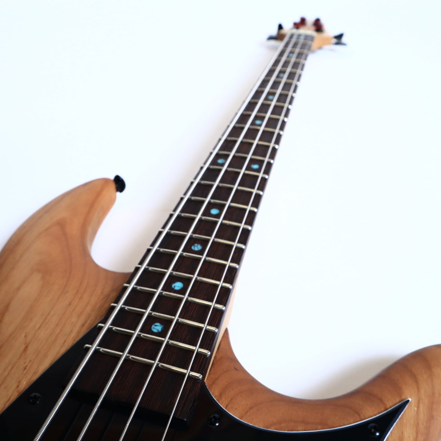 Wanderkauven Custom Bass Guitar - Seymour Duncan Pickups